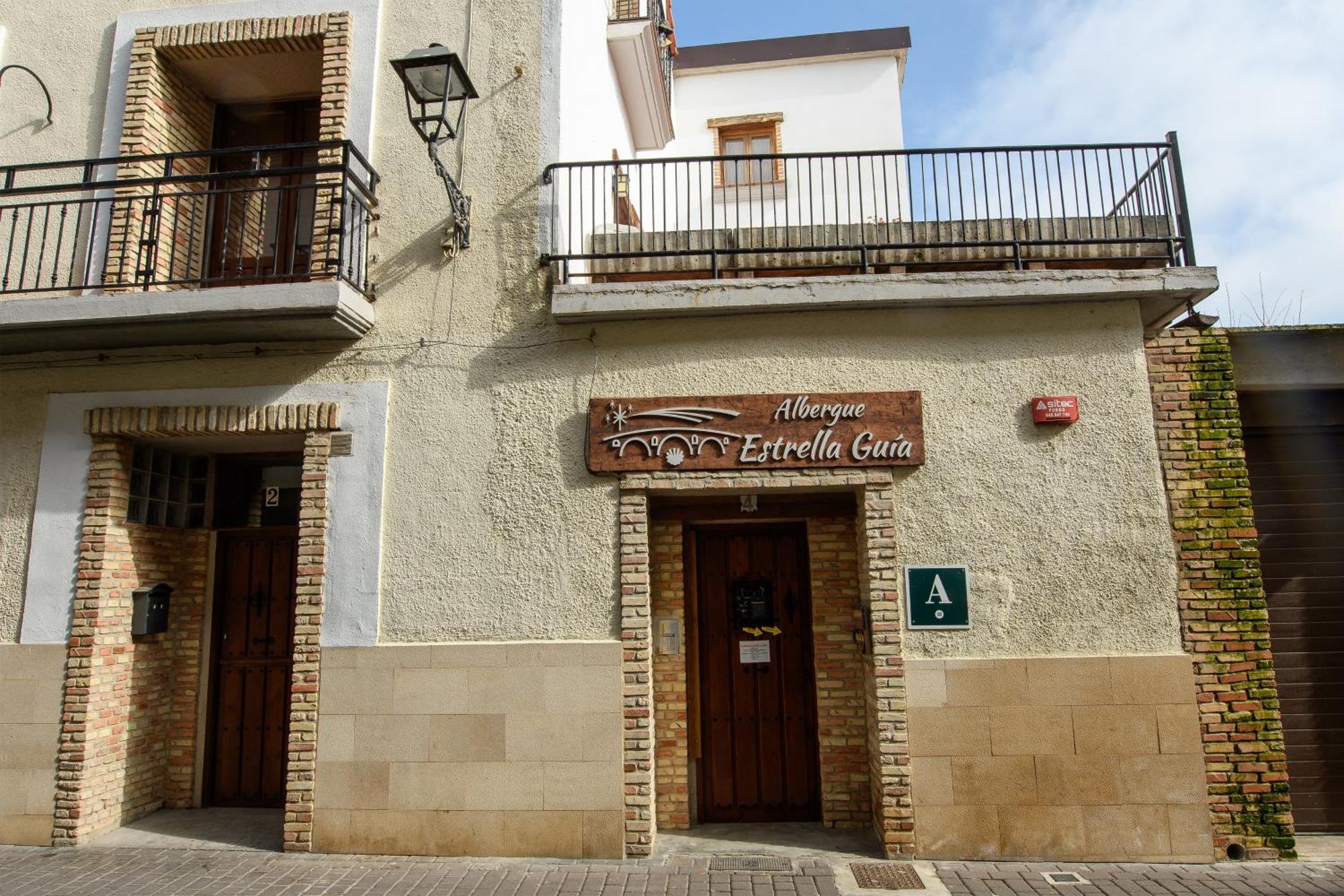 Albergue Estrella Guia Solo Peregrinos Puente la Reina Esterno foto