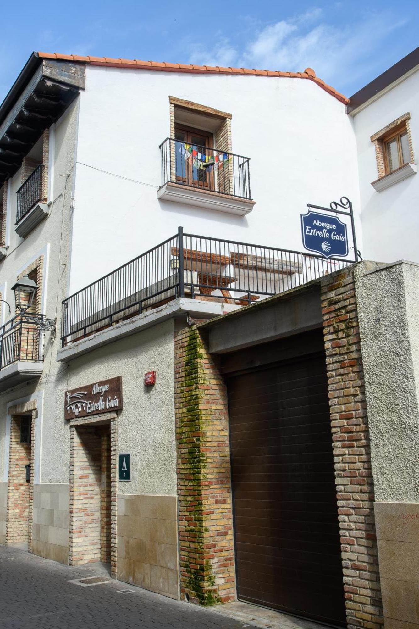 Albergue Estrella Guia Solo Peregrinos Puente la Reina Esterno foto