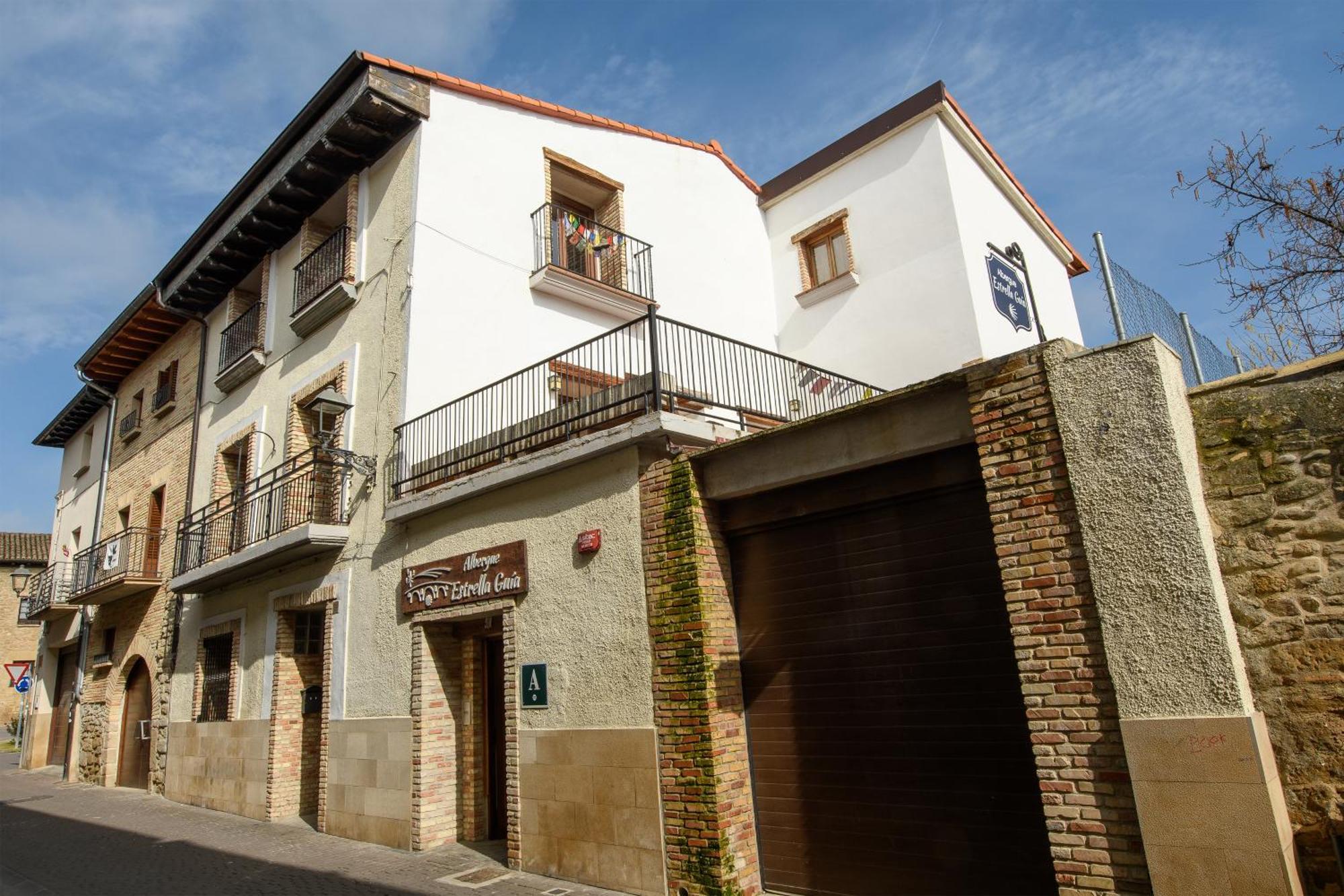 Albergue Estrella Guia Solo Peregrinos Puente la Reina Esterno foto