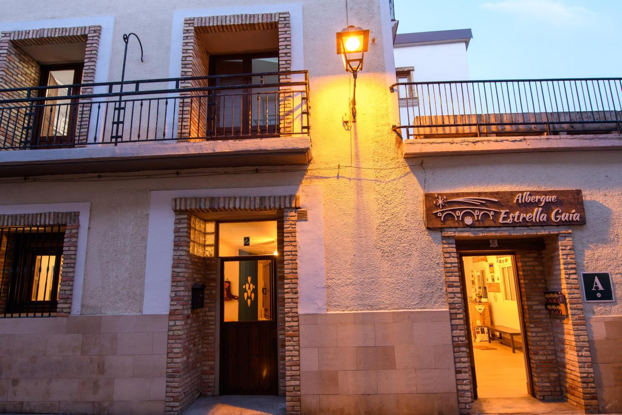 Albergue Estrella Guia Solo Peregrinos Puente la Reina Esterno foto